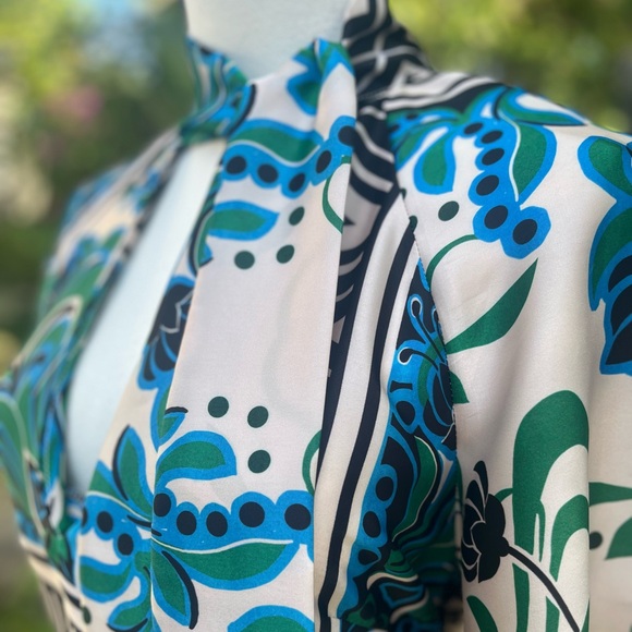 Vibrant Vintage Midi Dress in Blue and Green Paisley with a P-Bow - Picture 4 of 6